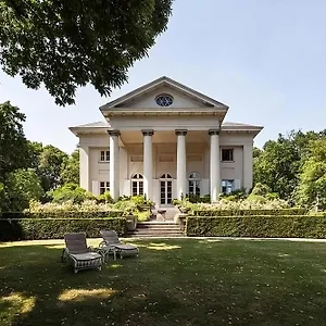 Leyselebeke Castle Bed & Breakfast